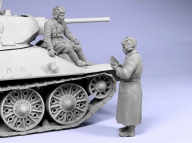 Т-35045 Советские танковые офицеры зима 1941-42. Две фигуры.