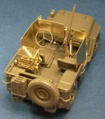 GM35004 Armoured U.S. WWII Jeep + SCR-510/620 radio set + workable leaf springs