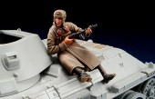 DO35010 WWII Russian winter tank rider #1
