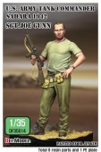 DF35014 WWII U.S. Tank commander in desert w/base 1/35