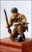 BH05  British WW2 paratrouper kneeling
